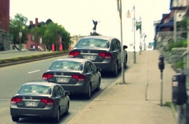 Diese Autos sehen aus als hätten sie verschiedene Größen.